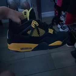 Jordan 4 Thunder