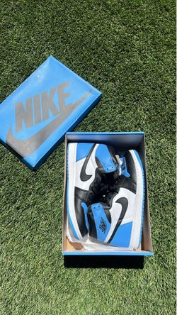 Air Jordan 1 Unc toe