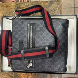 GG Supreme GG Supreme Messenger Bag 10/10 Condition 100% Authentic!!!