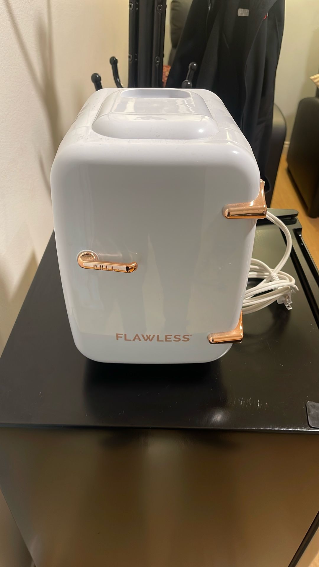 Flawless Mini Refrigerator 