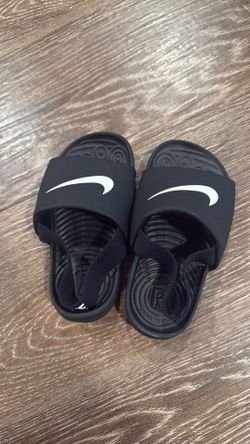 Toddler Nike sandals. Pick up only
