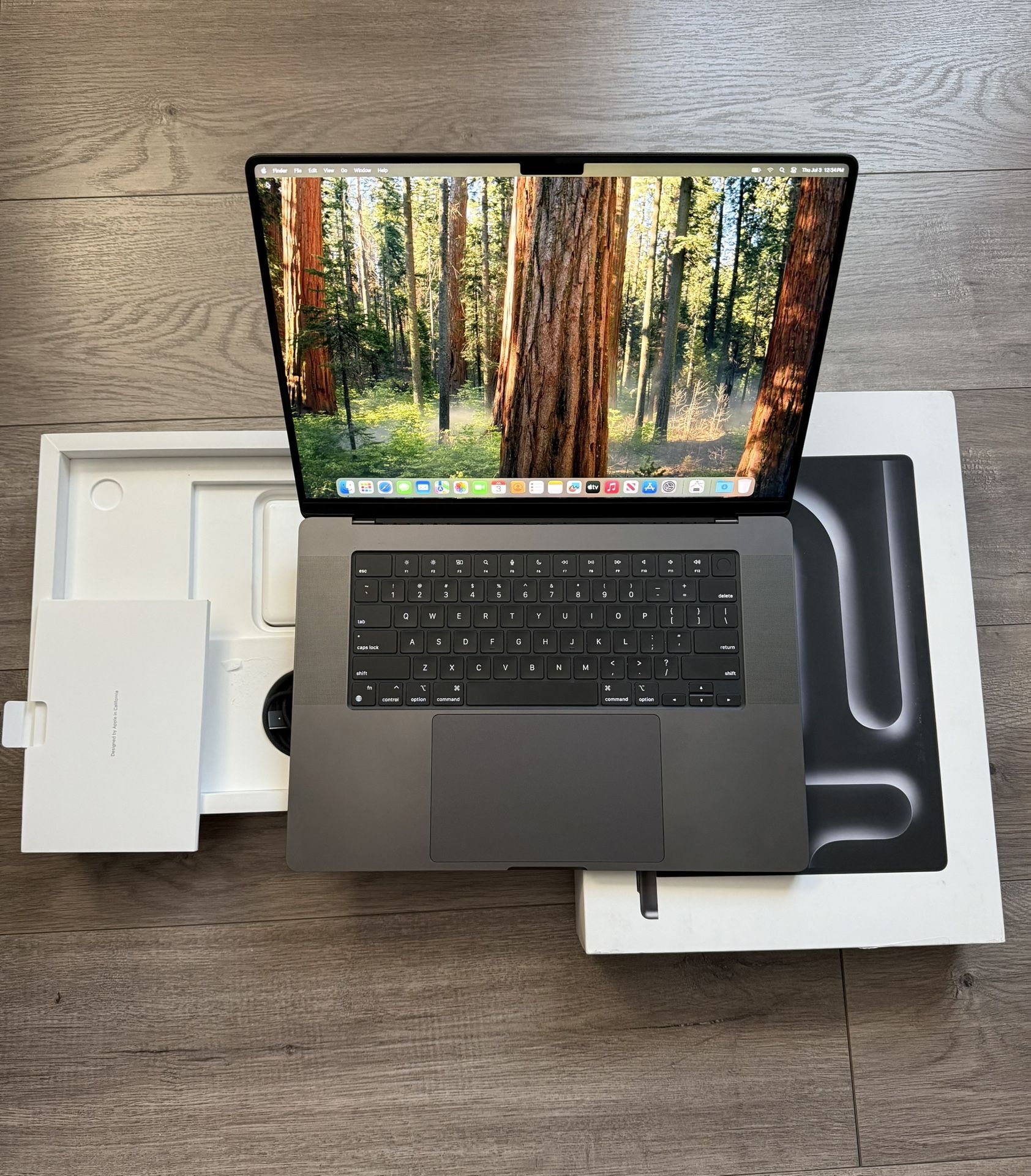 MacBook Pro 16" M3 pro chip 18gb/512gb