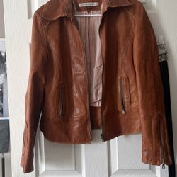 Andrew Marc Leather Coat! (WMedium) 