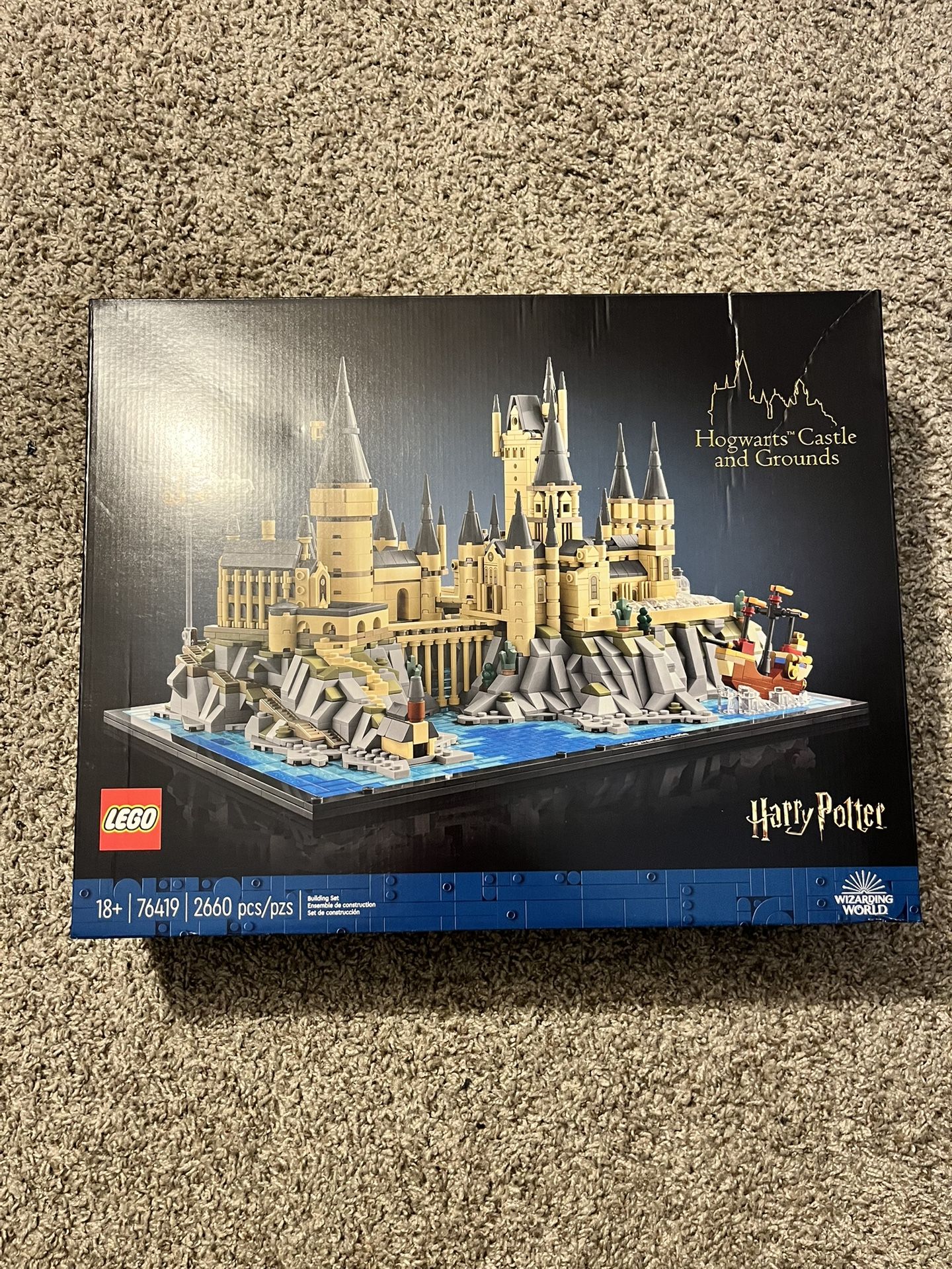 LEGO Harry Potter Hogwarts Castle And grounds 
