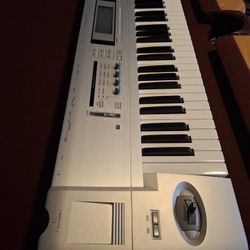 Korg Triton LE  Music Workstation 