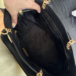 Tory Burch Black And Gold Purse 
