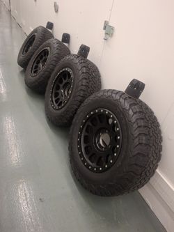 LT265/70 R17 Method wheel Set