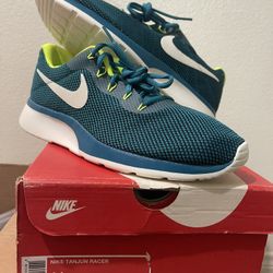 Nike Takin Racer