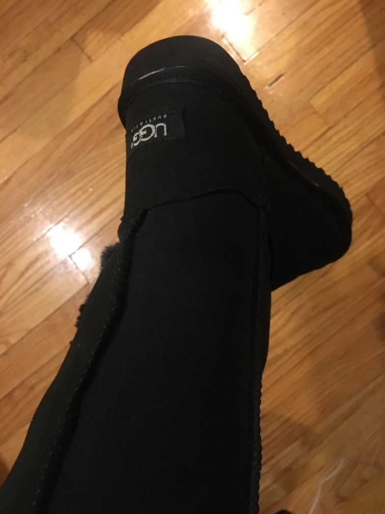 Women's Uggs size 5 black