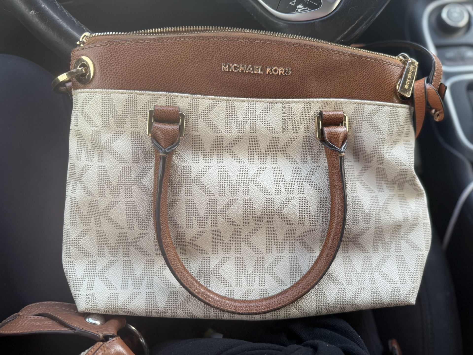 Br New Michael Kors, Across Body :Tote Purse never used