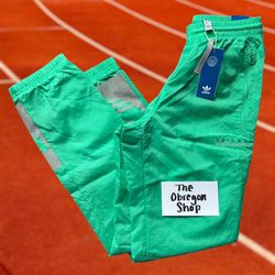 ADIDAS ORIGINALS INTERNATIONAL MENS SPORTS CLUB TAPERED TRACK PANTS SIZE SMALL HI RES GREEN GRAY NEW