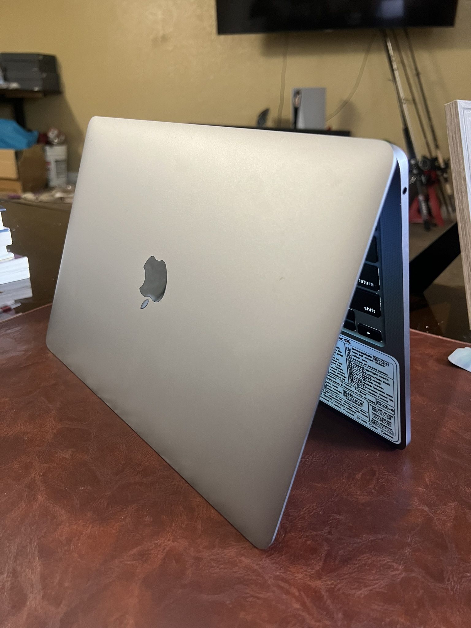 MacBook Pro 2022 M2 (Touchbar)