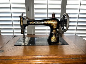Antique Vintage 1899 Singer Sewing Machine With Foot Treadle & 4 Drawer Cabinet