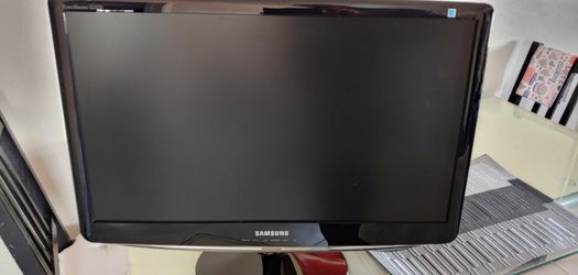 SAMSUNG 24" LCD Monitor