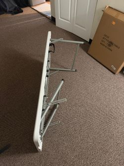 Foldable table
