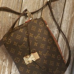 Louis Monogram Brown Bag for Sale in Melrose Park, IL - OfferUp