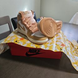 Woman's Air Jordan Retro 1 High OG