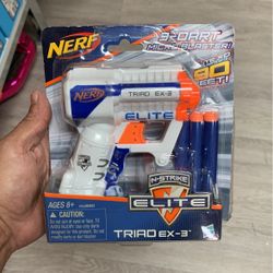 Nerf A1690 N-strike Elite Blaster - 3Darts New on sealed packaging