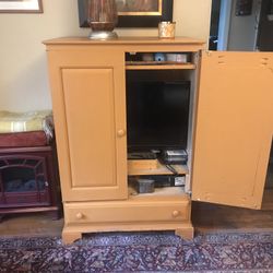 Small armoire TV Cabinet 