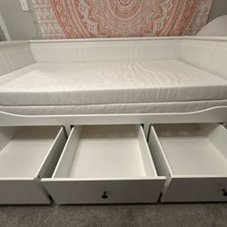 HEMNES daybed with 3 very Large/Deep Drawers drawers/two mattresses