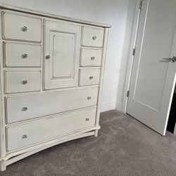 Beautiful Shabby Chic Dresser