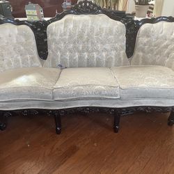 Beautiful Elegant Sofa Couch 61/2 Feet Long