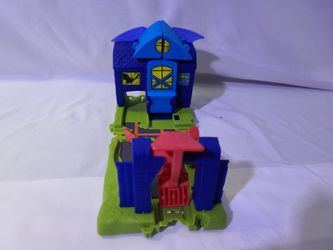 Hot Wheels City Bat Manor Attack (FNB08)