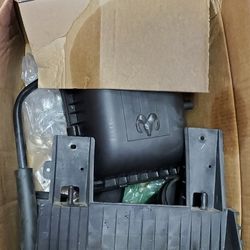 Factory Air Box And Engine Cover 2017 Ram 1500 5.7l