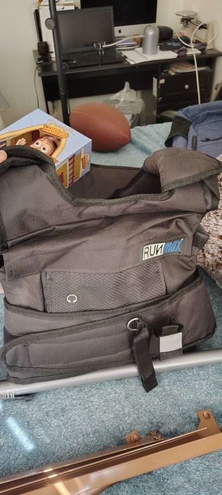 RUNMAX 60 Pound Weighted Vest With Shoulder Pads