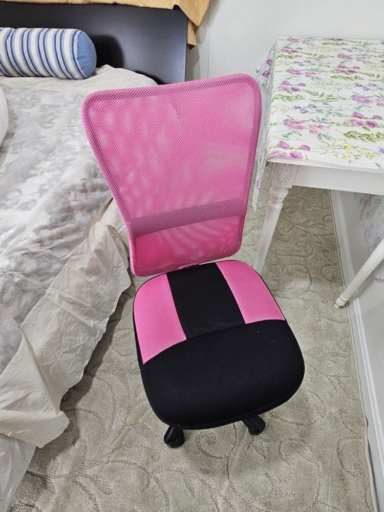 Barely used adjustable chair with wheels.