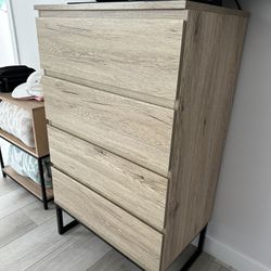 Light wood dresser - Perfect condition!