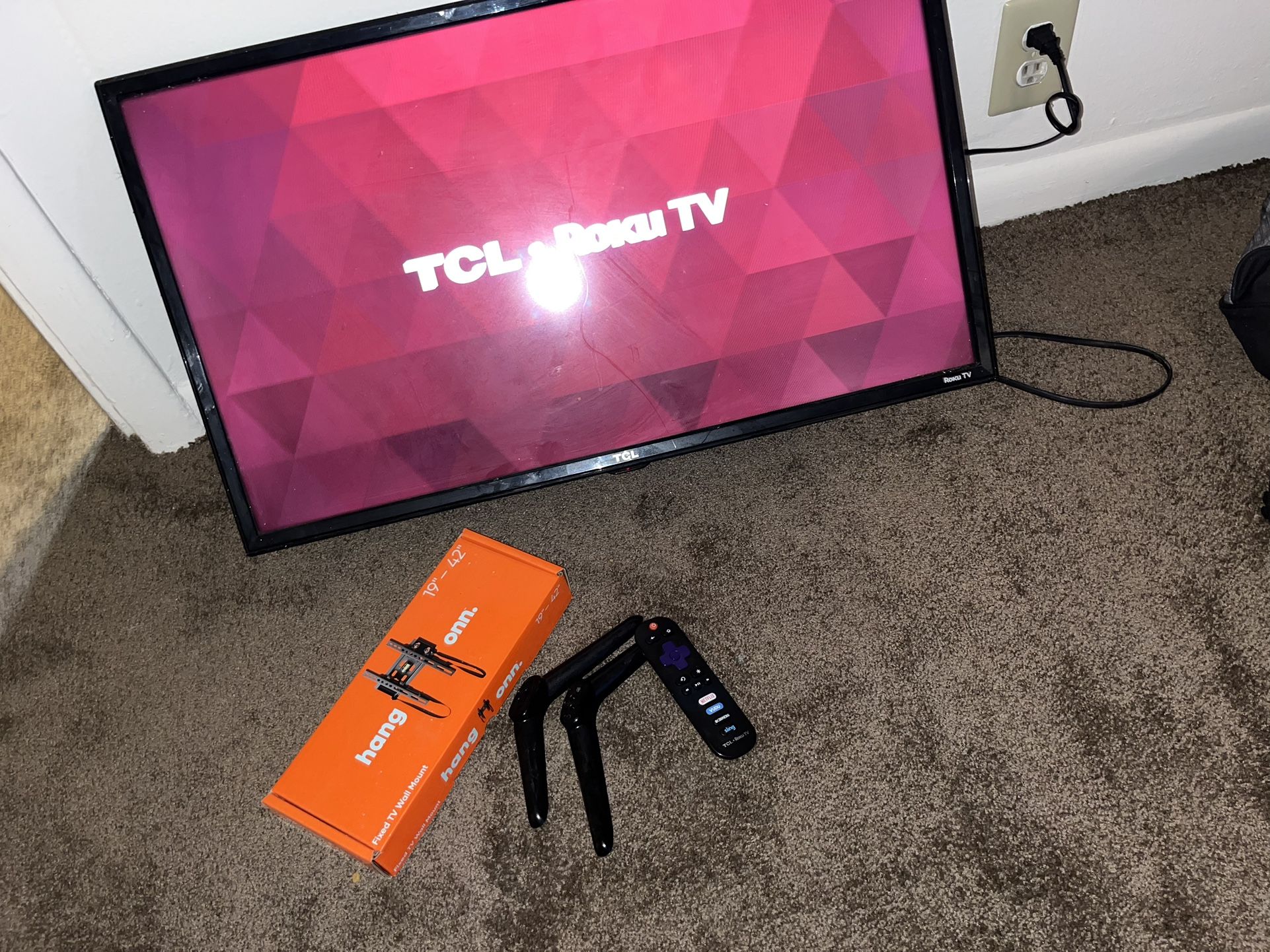 TCL 32” ROKU TV