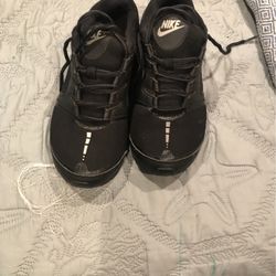 nike black shoes