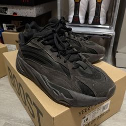Yeezy 700 V2 Size 10