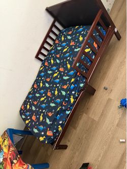 Toddler bed