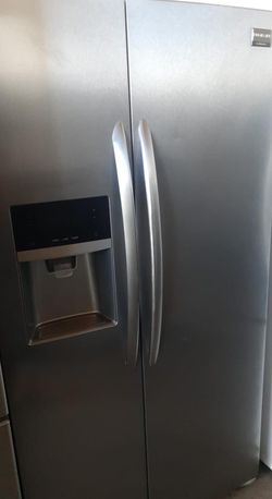 Frigidaire Side-by-Side Stainless Steel Refrigerator Fridge
