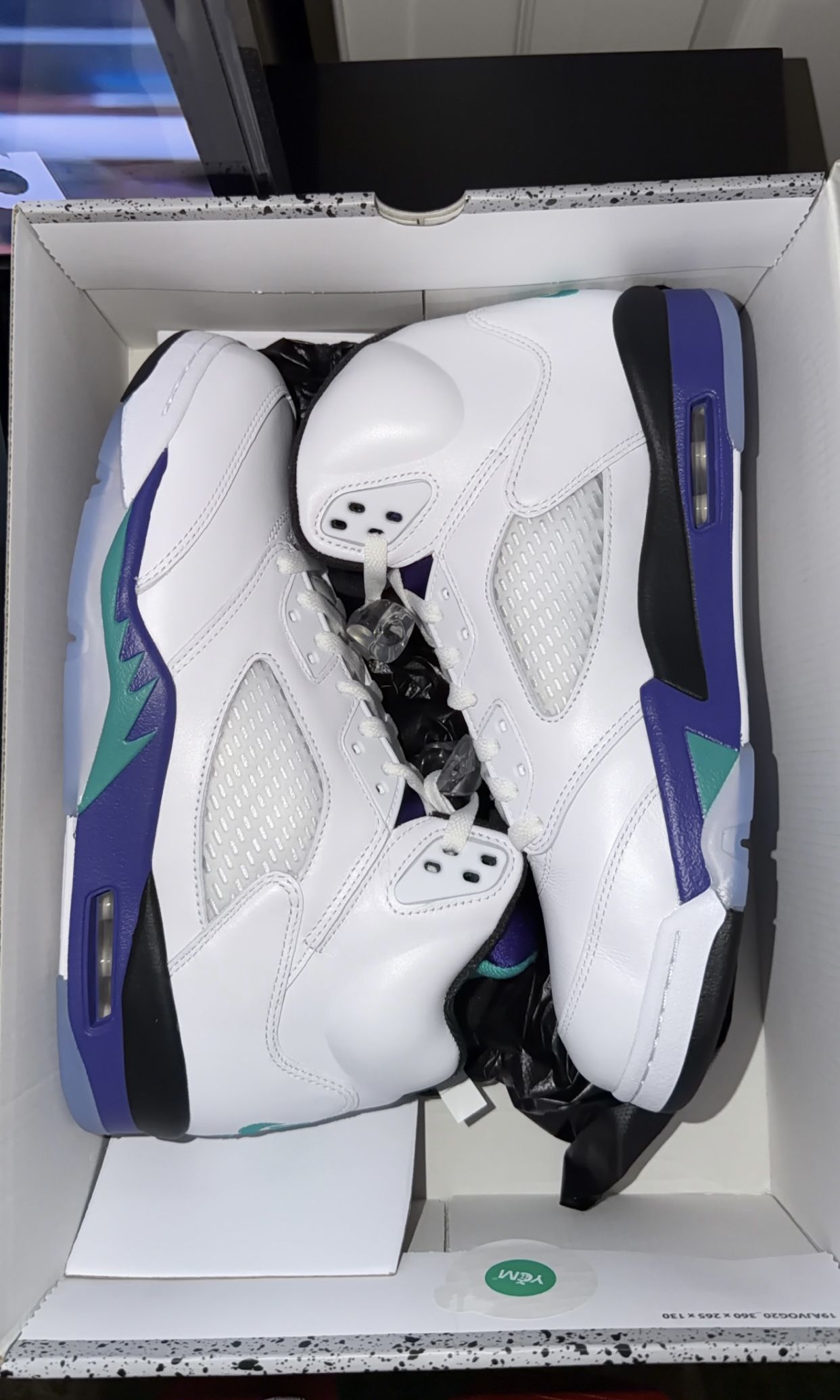 Jordan 5 Retro Grape Size 10.5 Men New