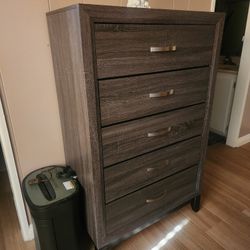 5 Drawer Dresser and end table stand 