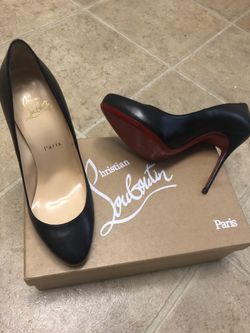 CHRISTIAN LOUBOUTIN NEW IN BOX (size 8 USA)