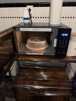 Black Chefman microwave