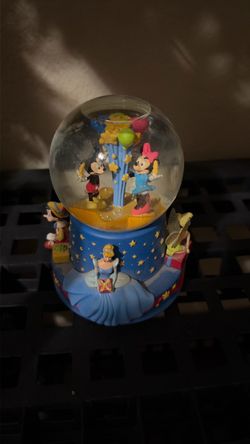 Disney Walt’s 100 Snow Globe