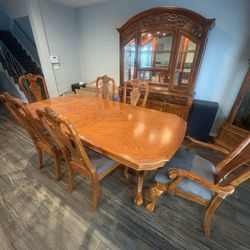 Dining room set (China cabinet Included)