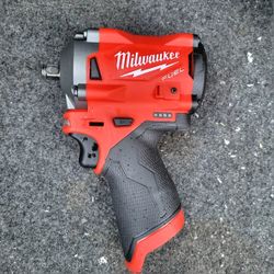 Milwaukee M12 Stubby 3/8