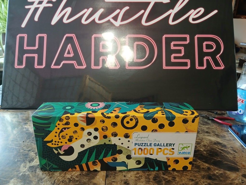 leopard Puzzle & Poster by Djeco NEW Open Box 1000 Piece Puzzle Gallery
Unwind with the leopard Jigsaw Puzzle by Djeco, a delightful challenge for