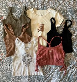 💕 BRANDY MELVILLE & HOLLISTER CLOTHING BUNDLES – PRICED TO SELL TODAY!