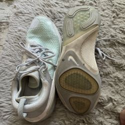 Women’s Shoes Various Sizes