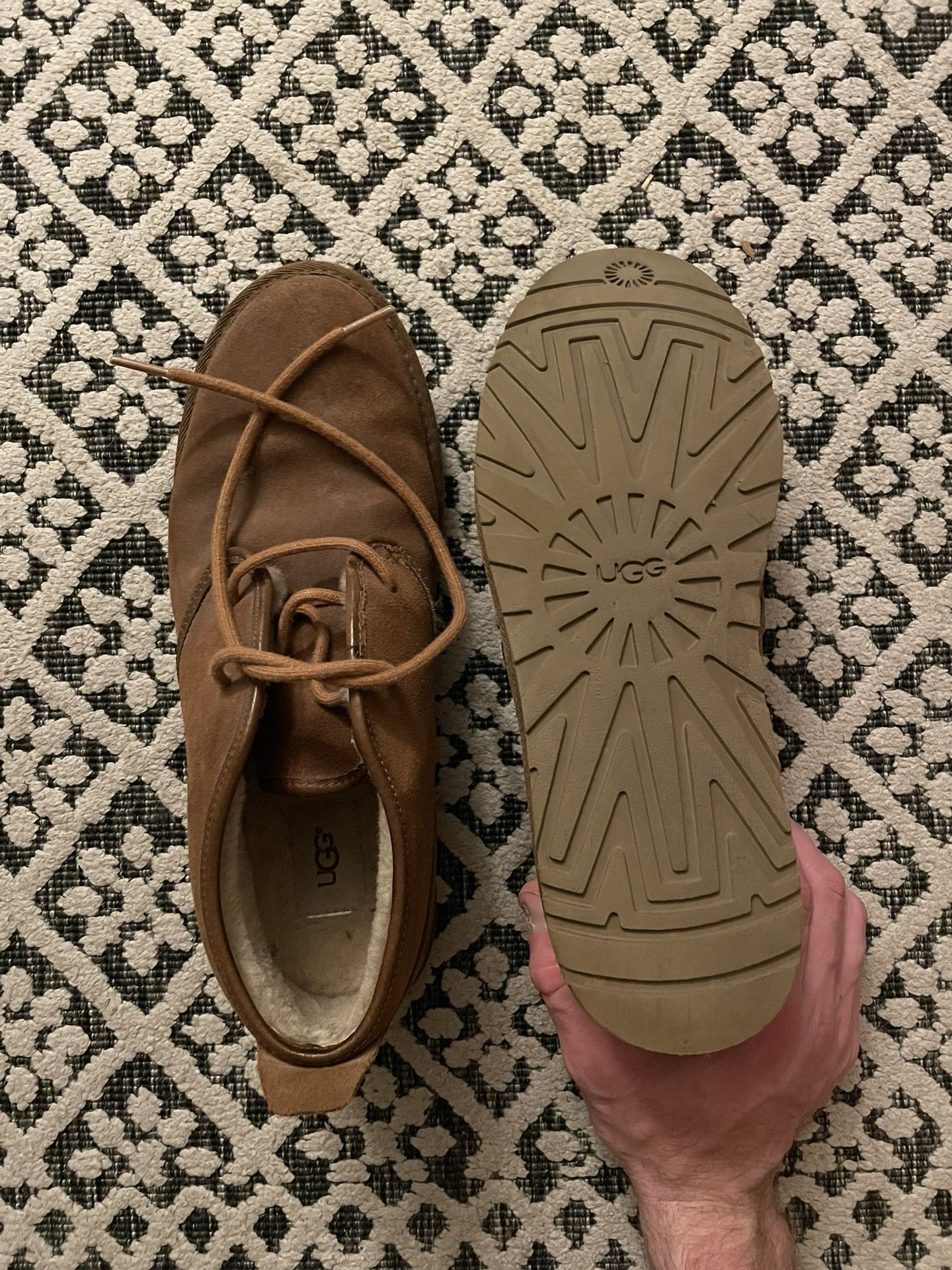 MENS UGGS SIZE 9-9.5