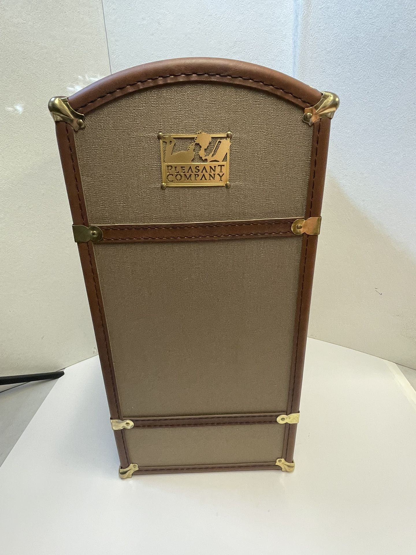 Vtg Pleasant Company American Girl Samantha’s Steamer Trunk W/ Mirror 3 Hangers