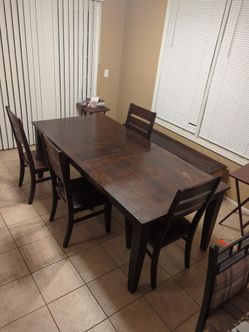 7ft Dining table with leaf, 4 chairs and bench