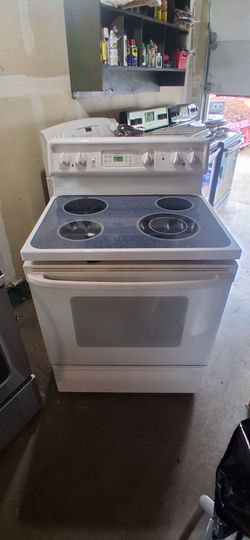GE White Glass Top Range.(Stove/Oven) - Can Deliver